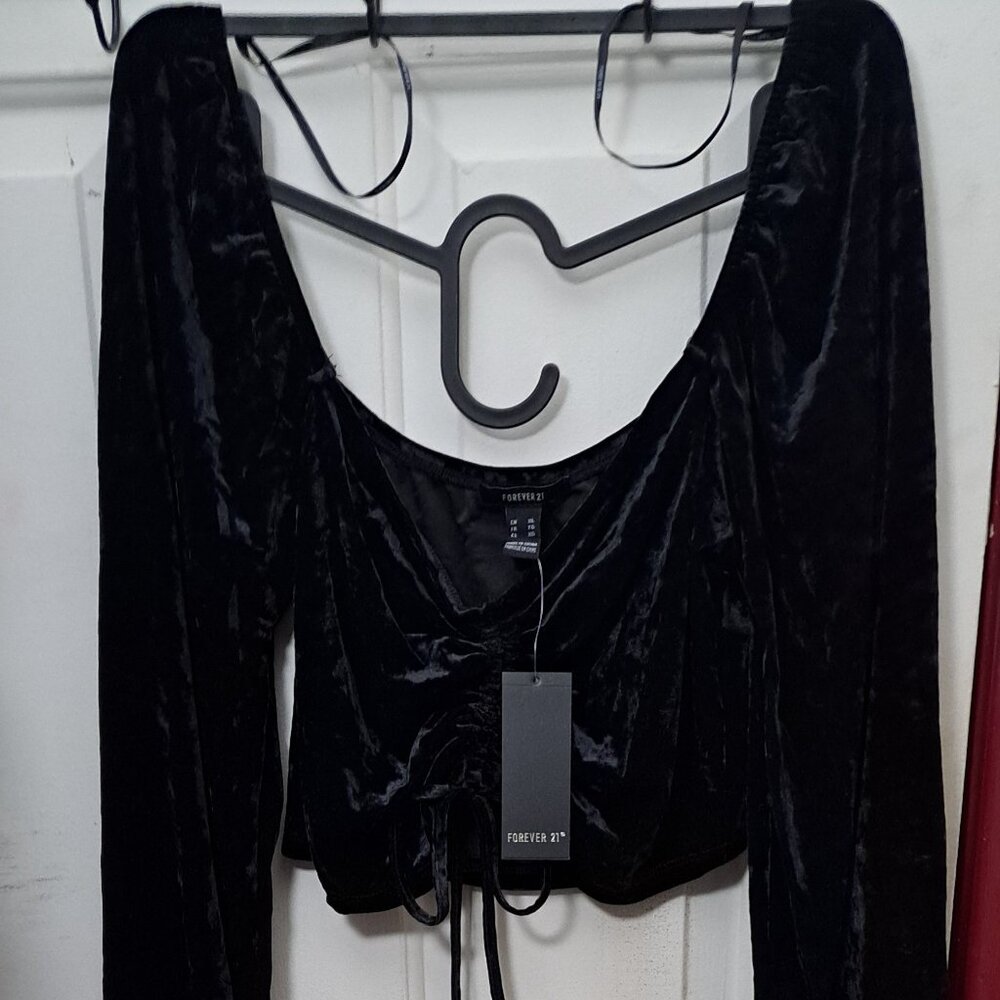 Forever 21 Black Crushed Velvet Long Sleeve Ruched Crop Top NWT
